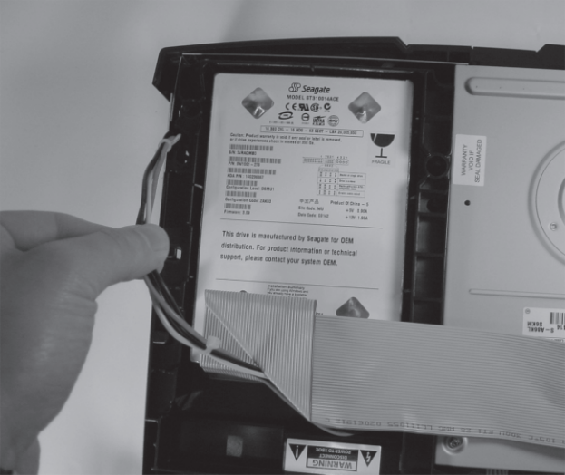 Figure 1-7: Hard drive cable release.